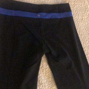 LULUAMON CROP BLACK TRIBAL LEGGINGS WOMENS 12 MEDIUM